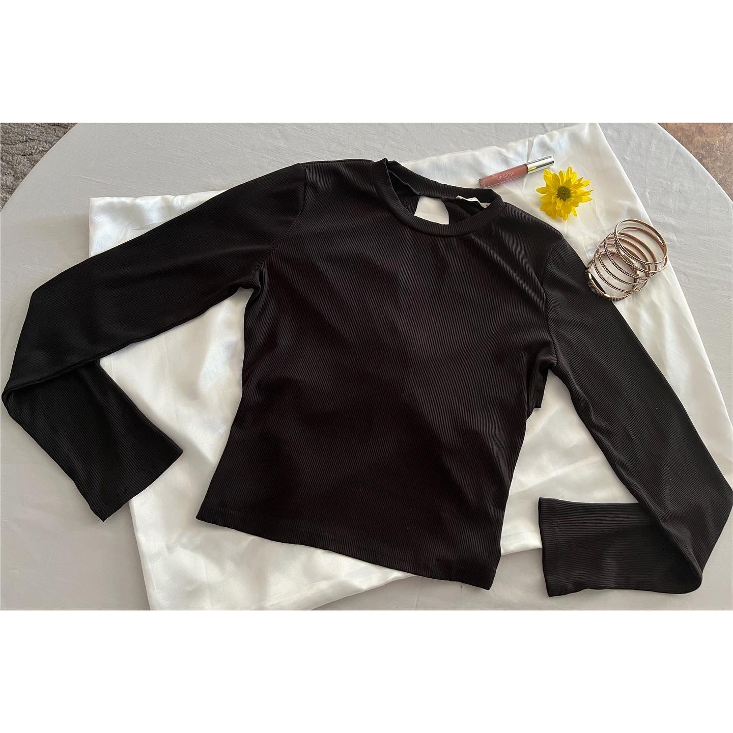 Style- Ribbed Cut Out Back Top